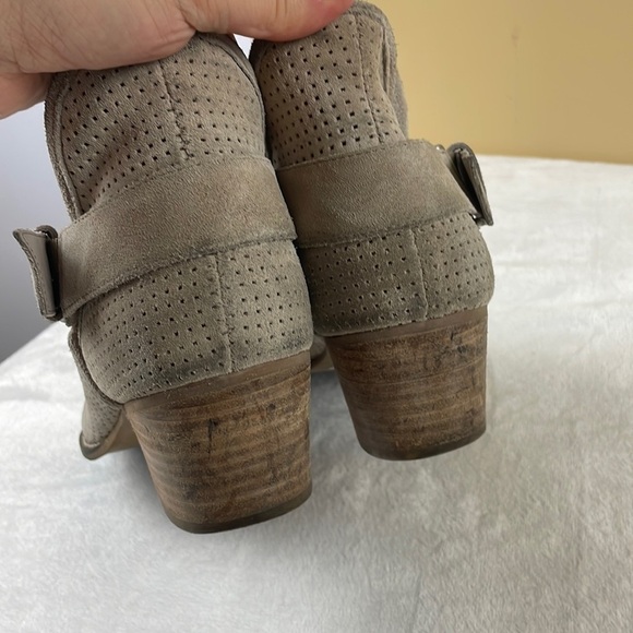 Dolce Vita Perforated Suede Leather Ankle Boots, Western Rodeo, Beige Size 9.5 - Picture 8 of 12